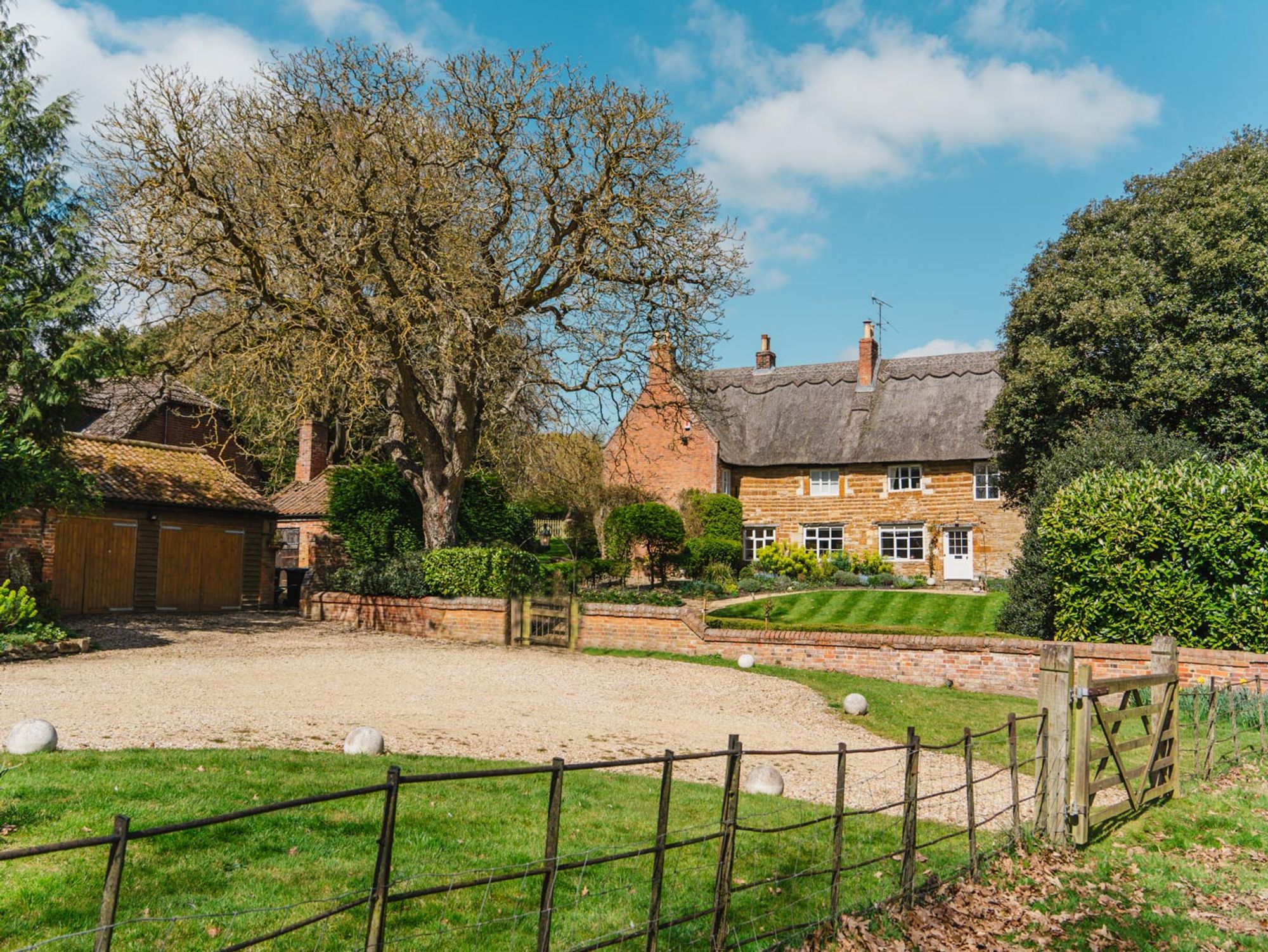 5 bedroom detached house for sale 0