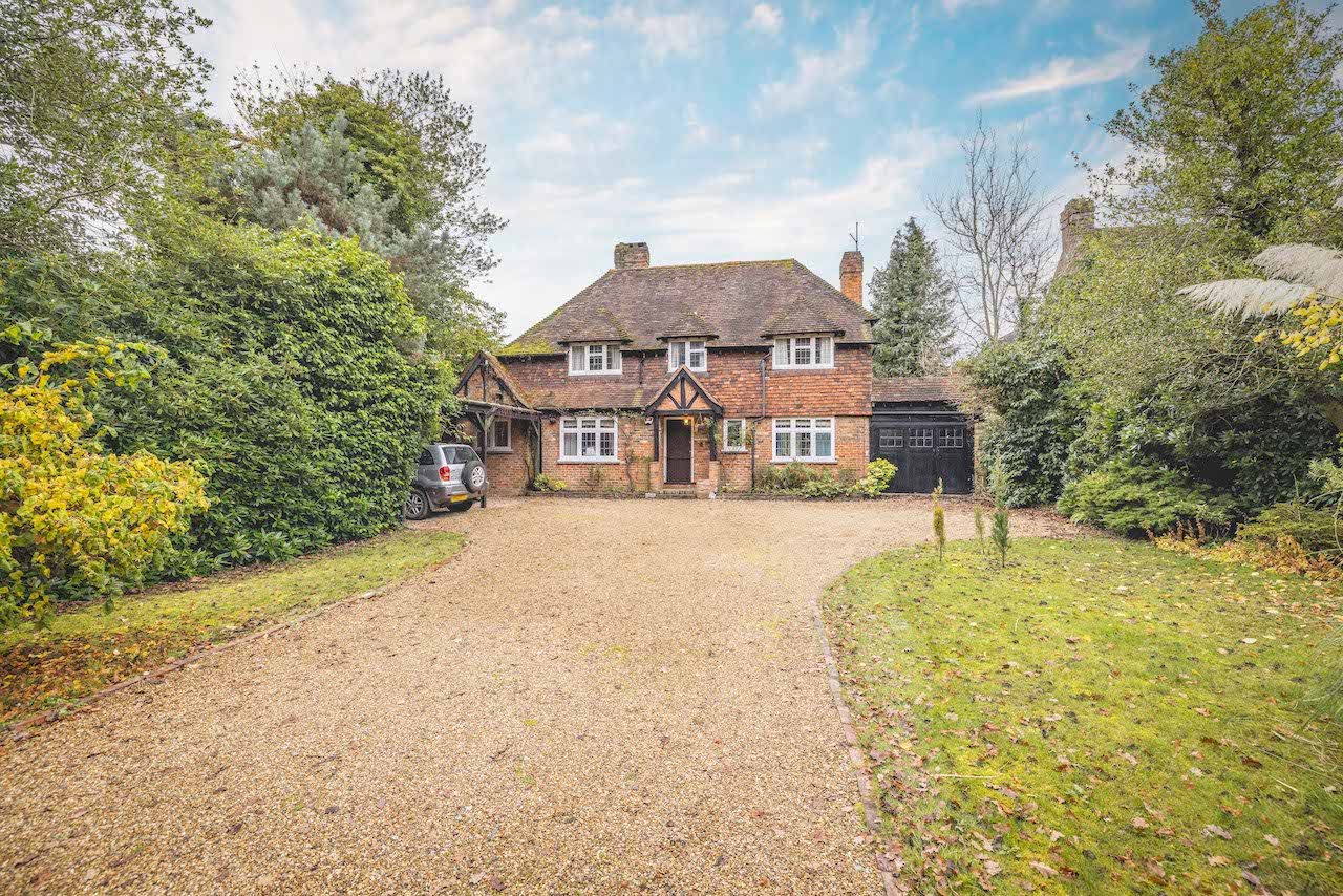 4 bedroom detached house for sale 0