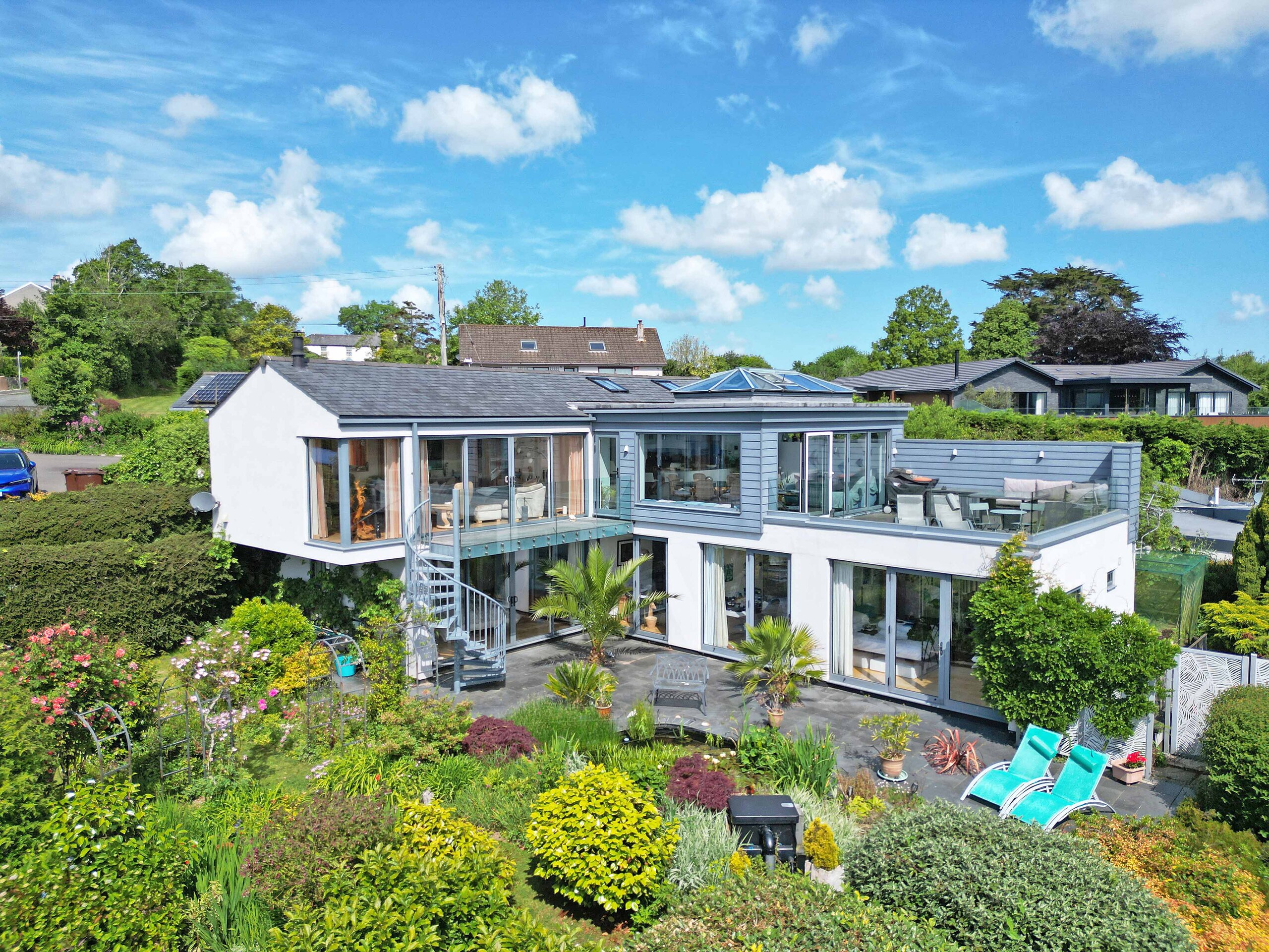 5 bedroom detached house for sale 0