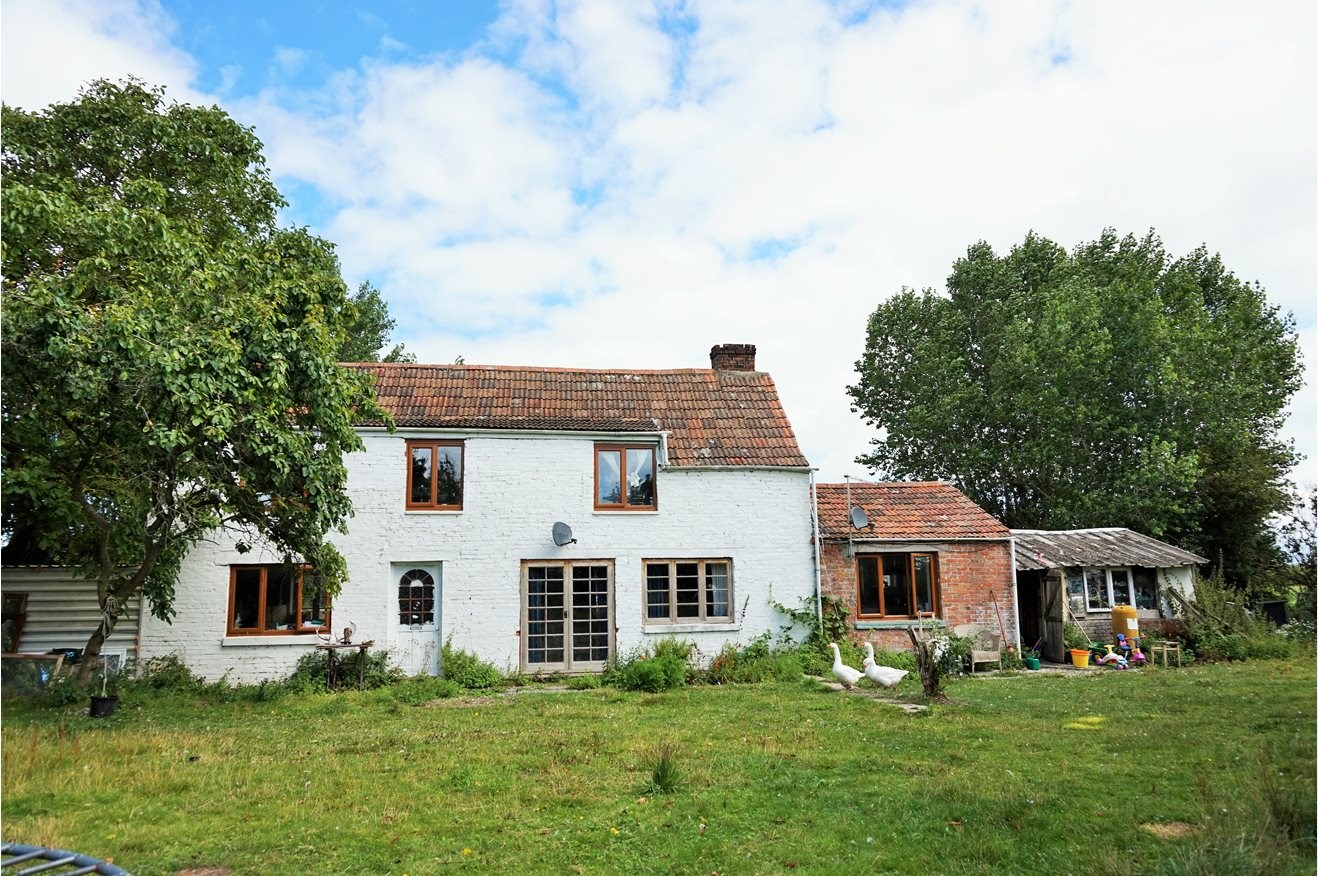 Free property report Yardwall Manor Farm, Yardwall Road, Mark