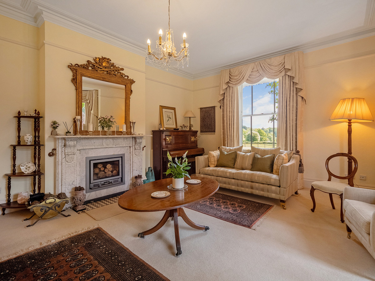 5 bedroom detached house for sale 0