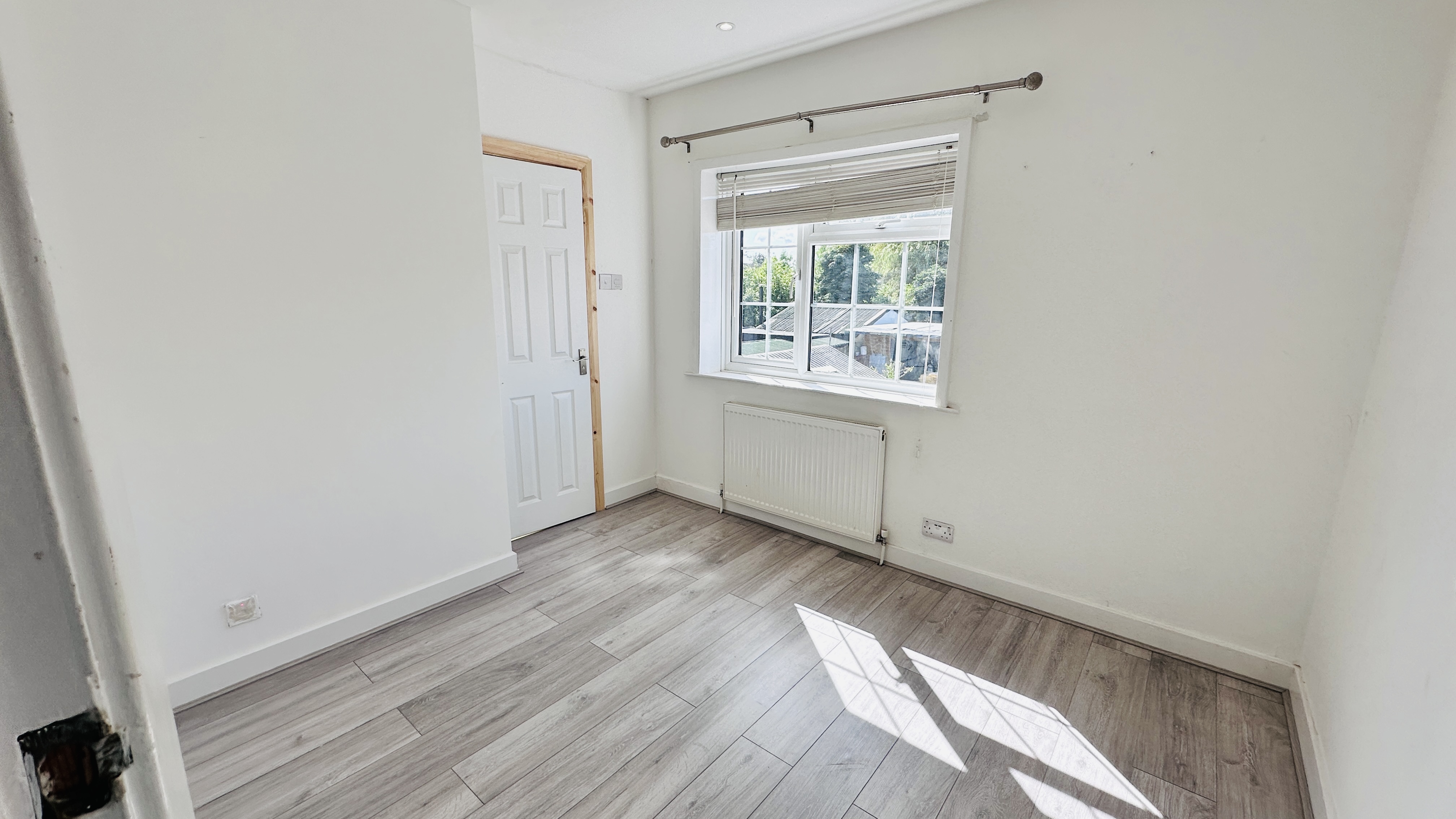 Kenilworth Drive, Borehamwood photo 5