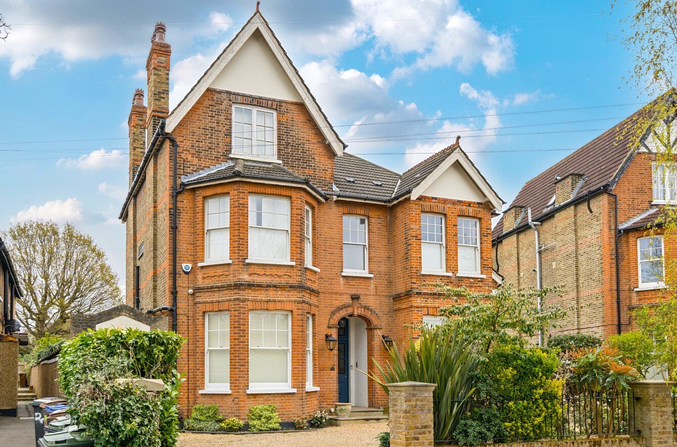 5 bedroom detached house for sale 0
