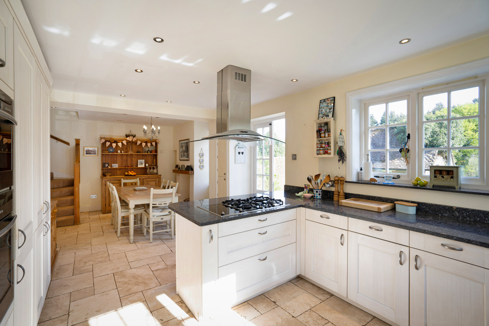 4 bedroom semi-detached house for sale 0