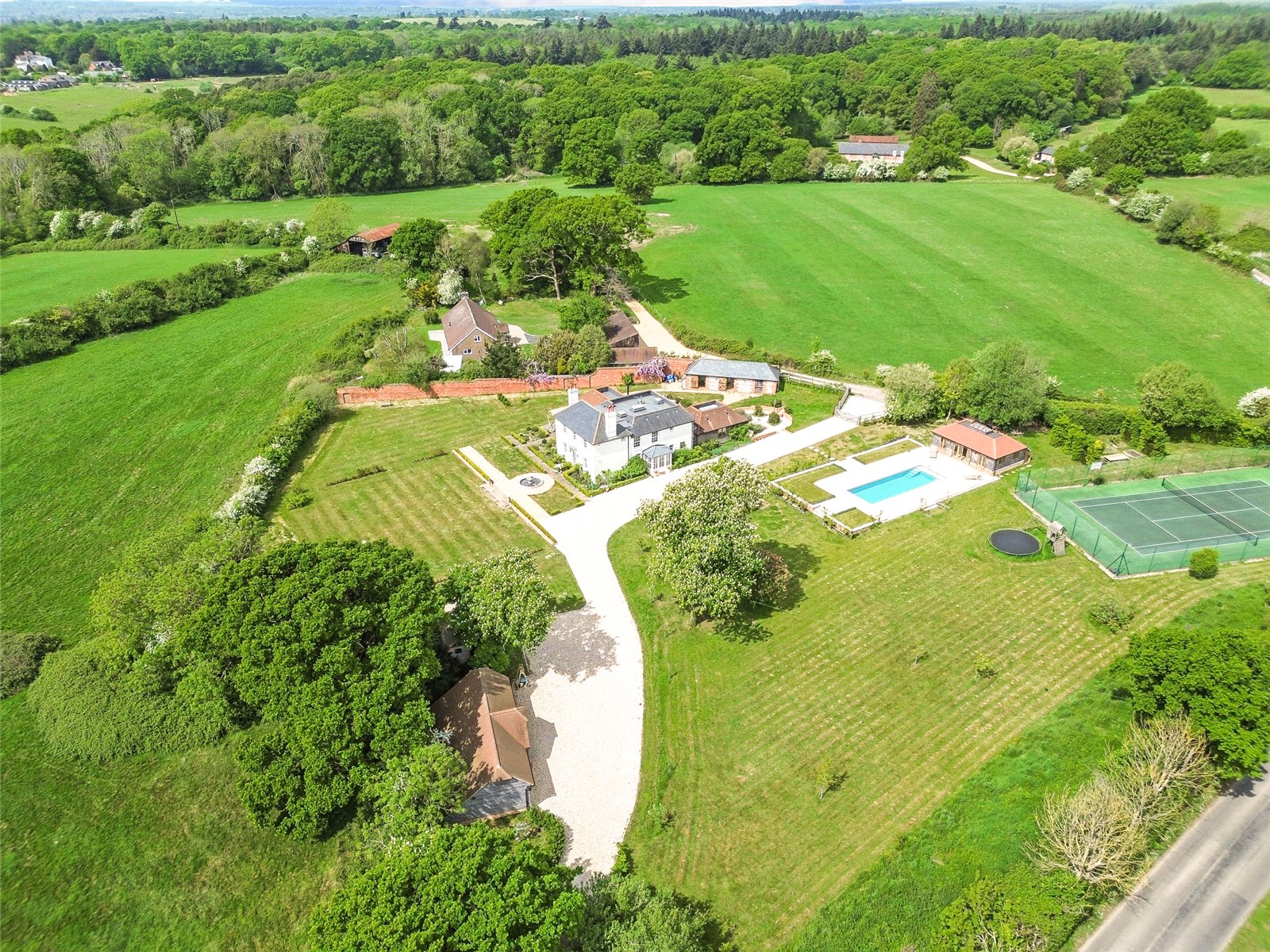 4 bedroom detached house for sale 0