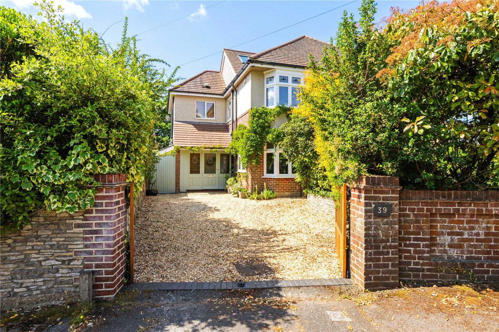 5 bedroom detached house for sale 0