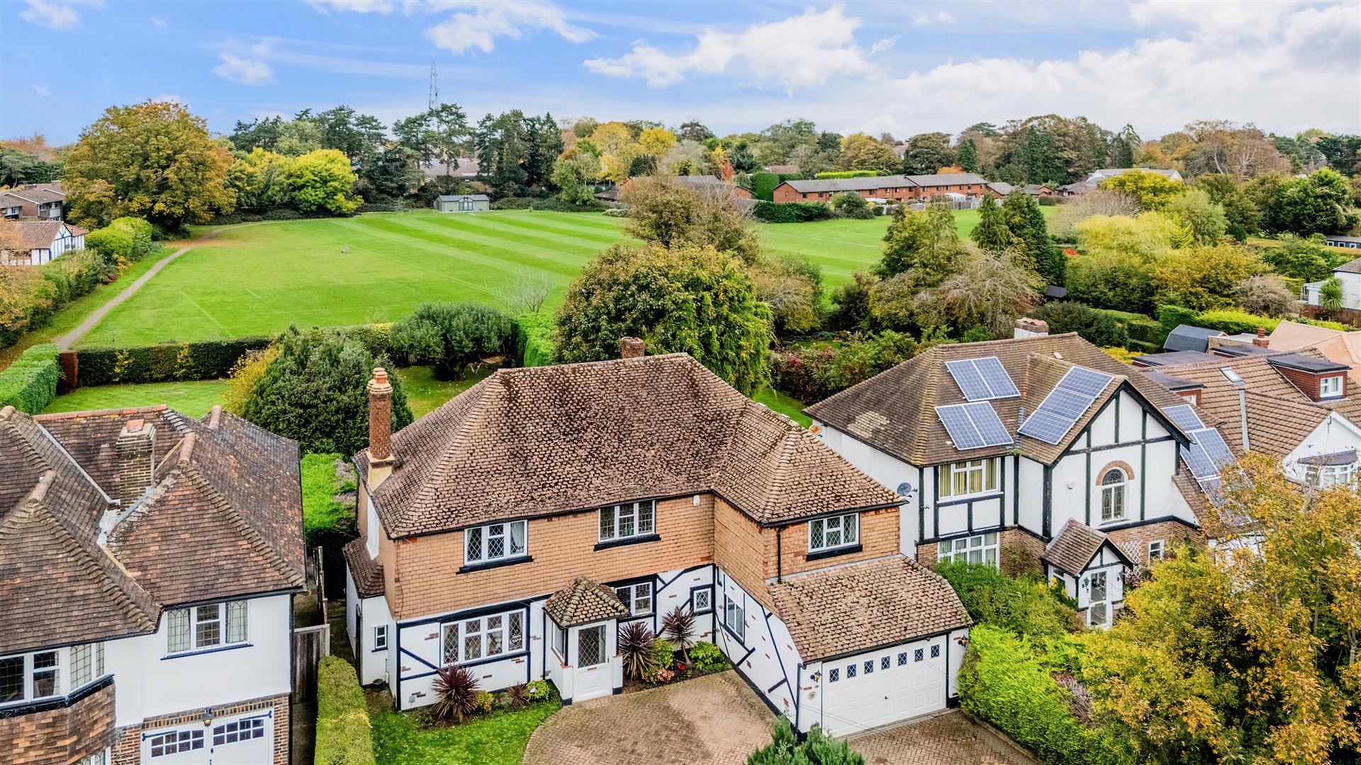 5 bedroom detached house for sale 0