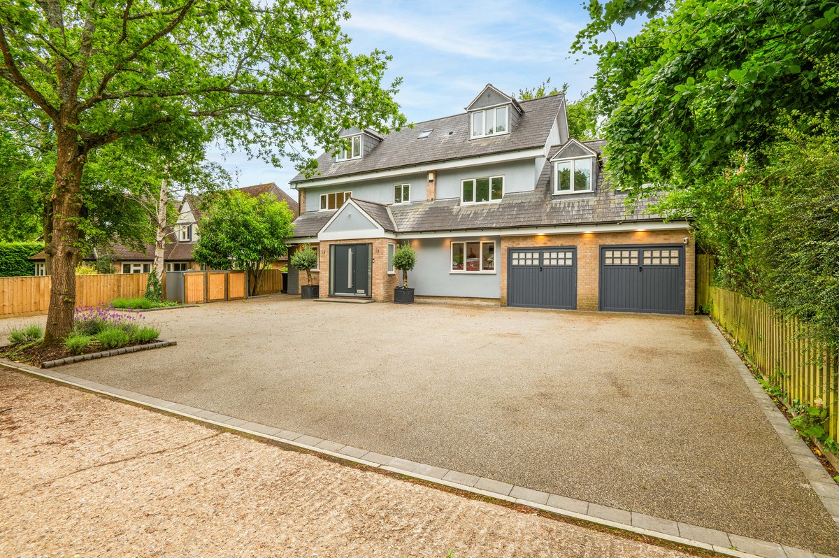 5 bedroom detached house for sale 0
