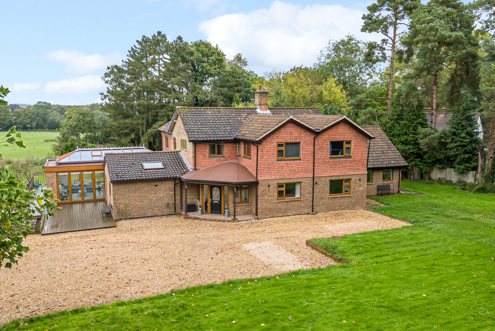 5 bedroom detached house for sale 0