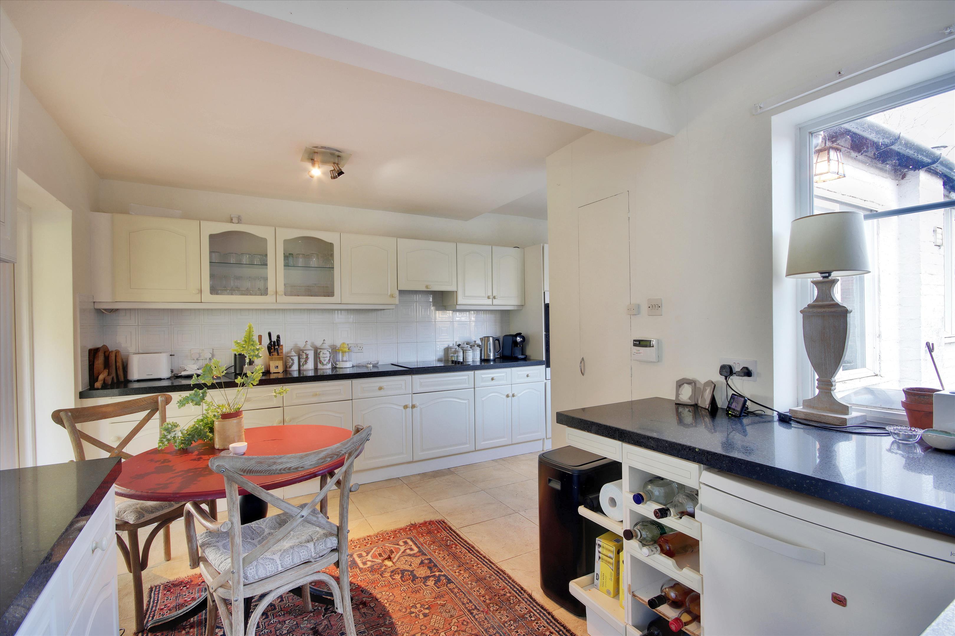 4 bedroom detached house for sale 0