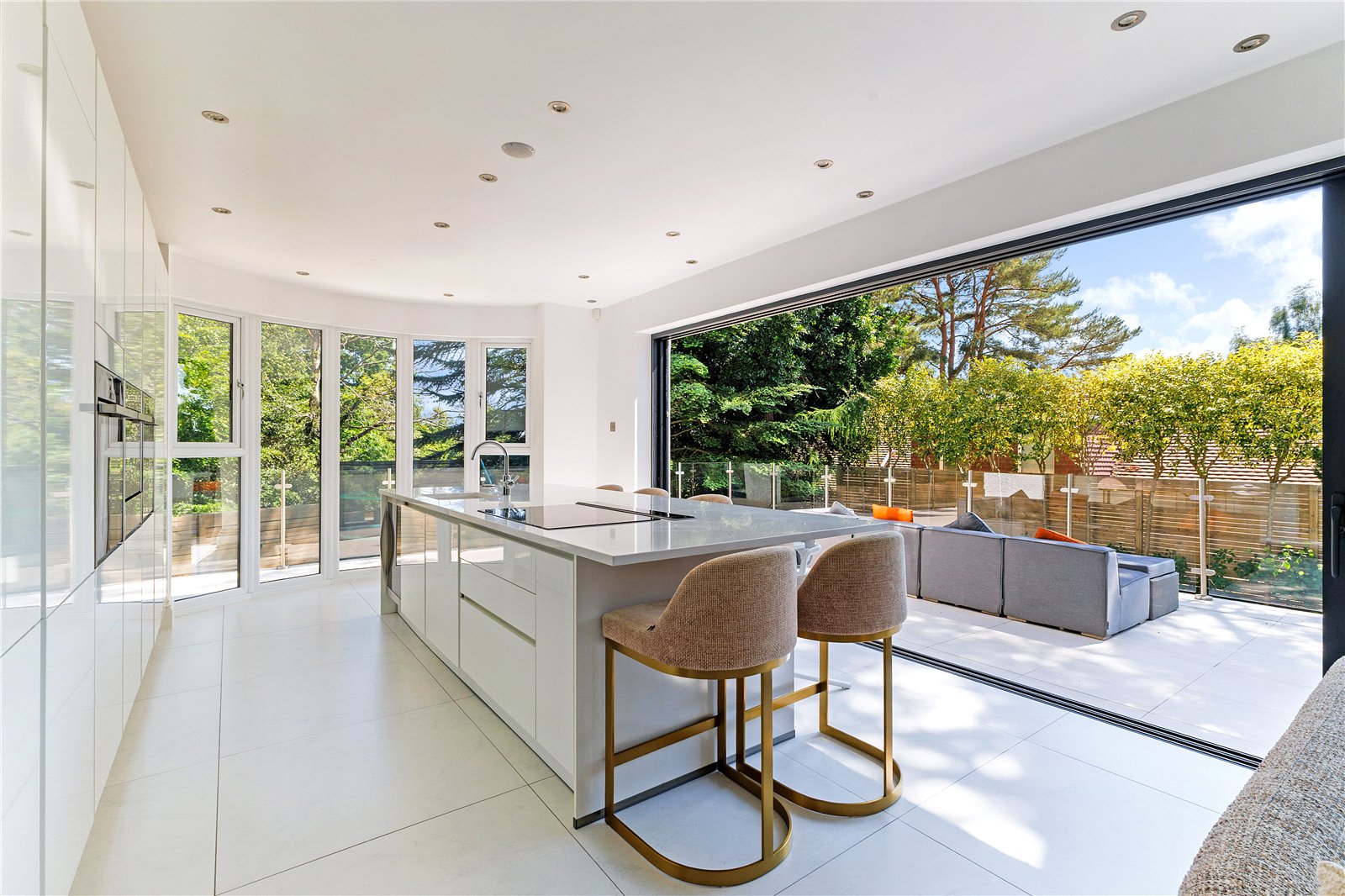 5 bedroom detached house for sale 0