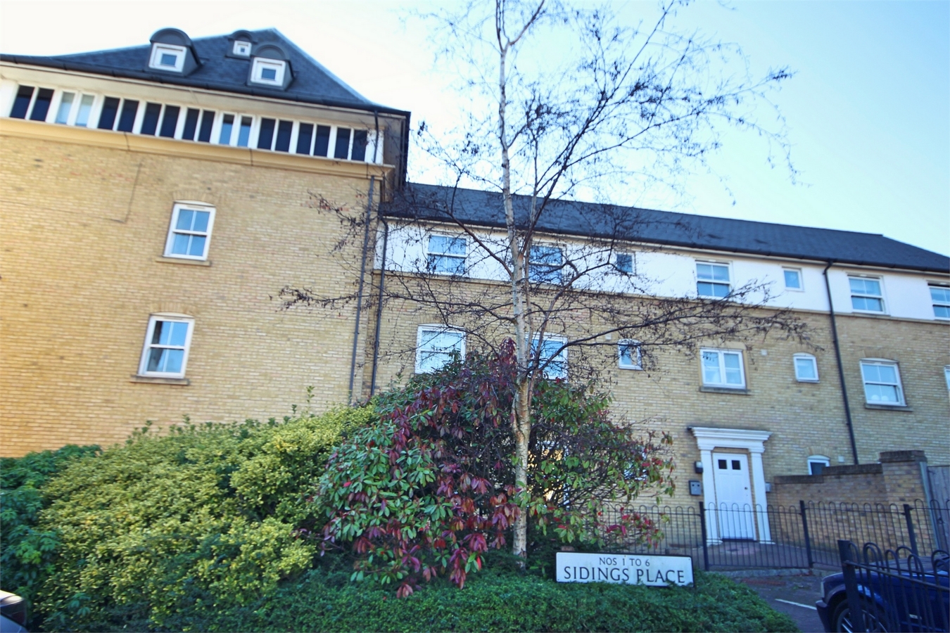 2 Bedrooms Flat for sale in Sidings Place, Gresley Drive, Braintree, Essex CM7