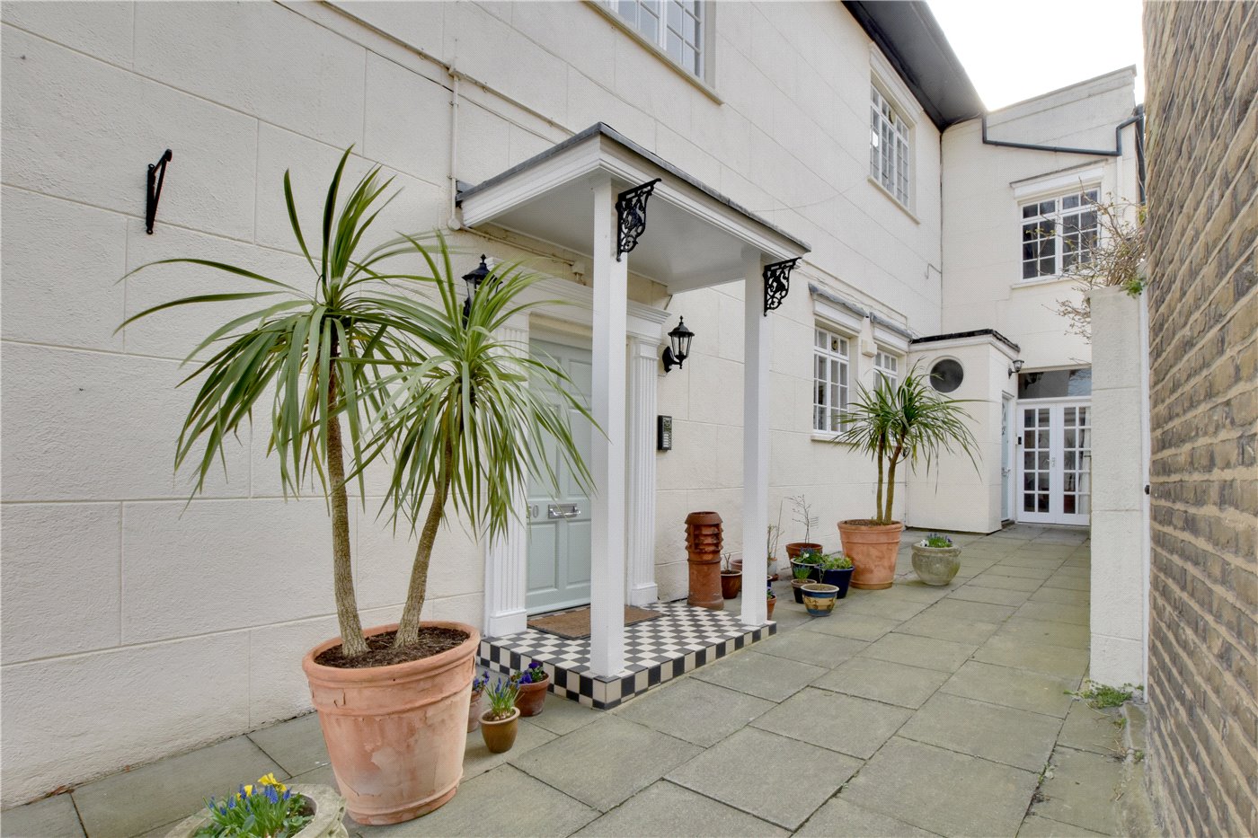 3 bedroom flat for sale 0