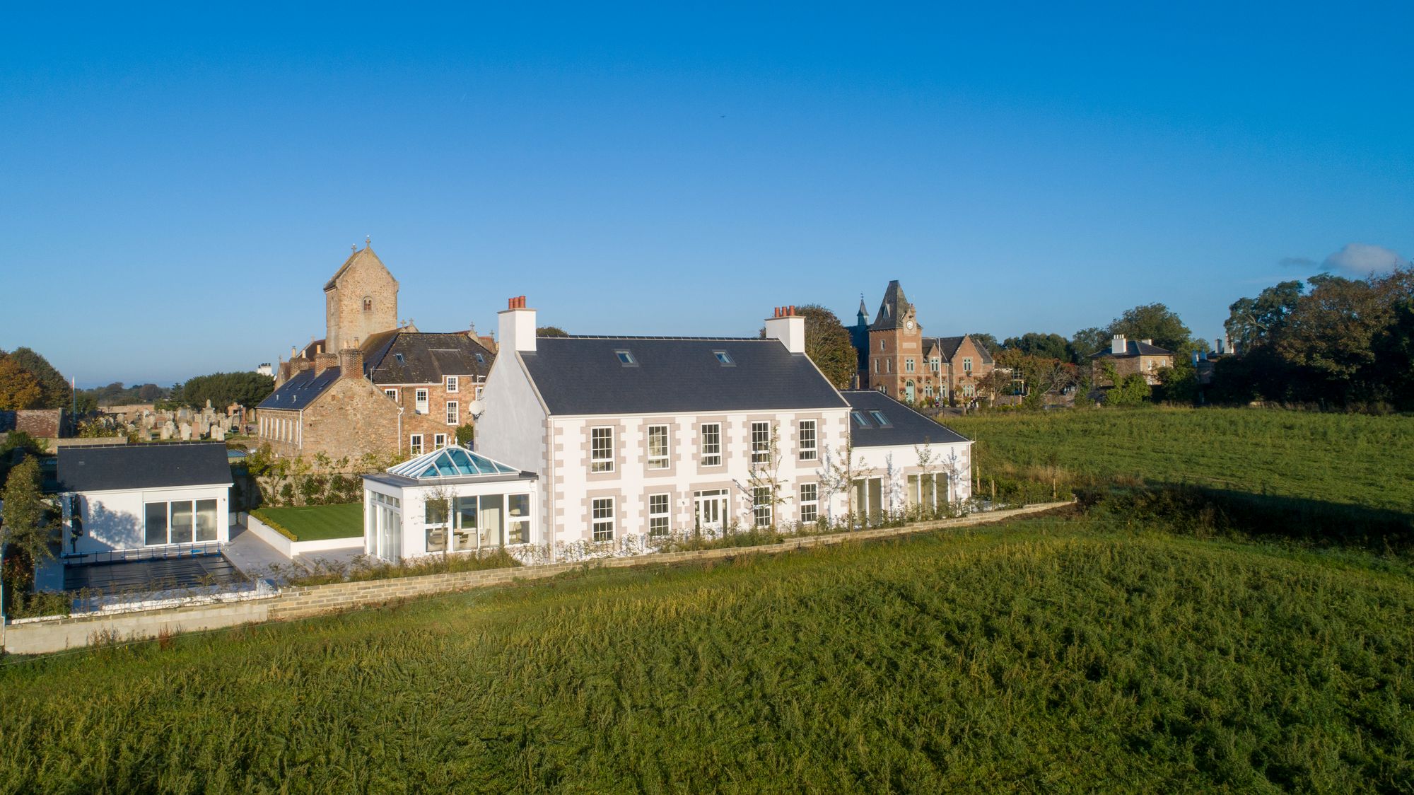 6 bedroom detached house for sale 0