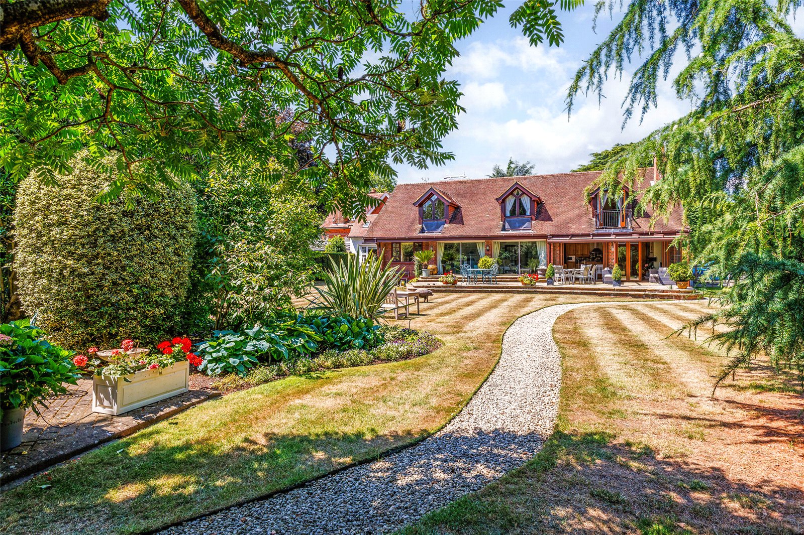 4 bedroom detached house for sale 0