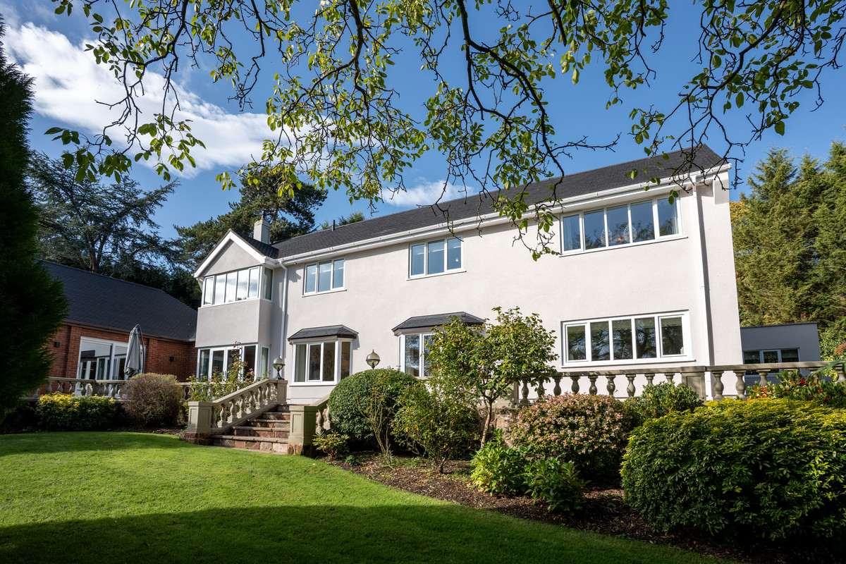 4 bedroom detached house for sale 0