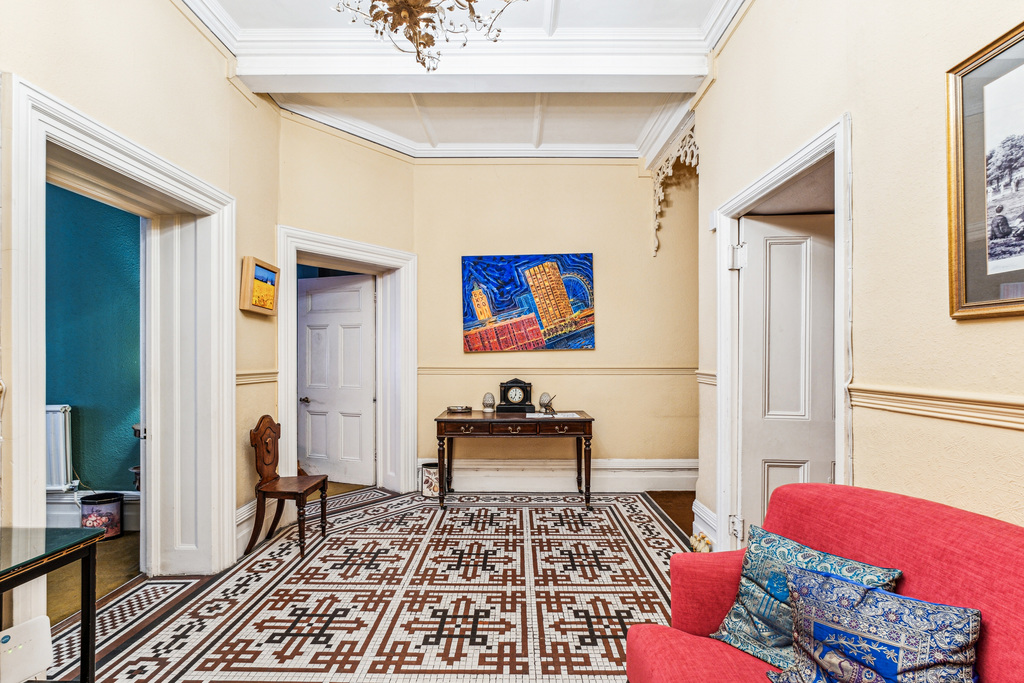 3 bedroom flat for sale 0