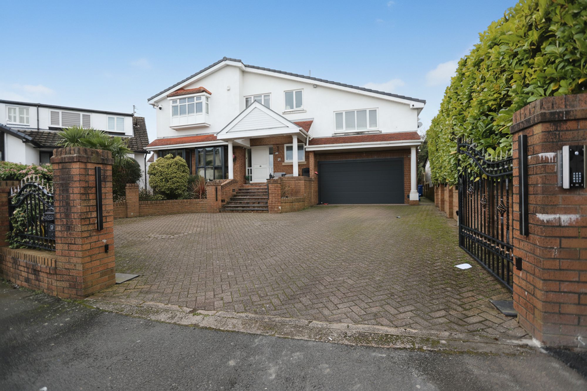 6 bedroom detached house for sale 0