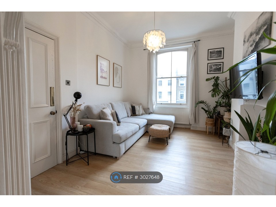 Flat   Upper Richmond Road, London photo 2