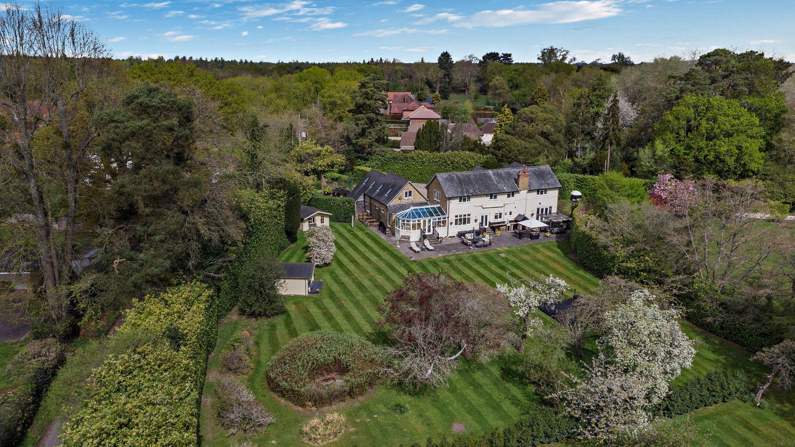 5 bedroom detached house for sale 0