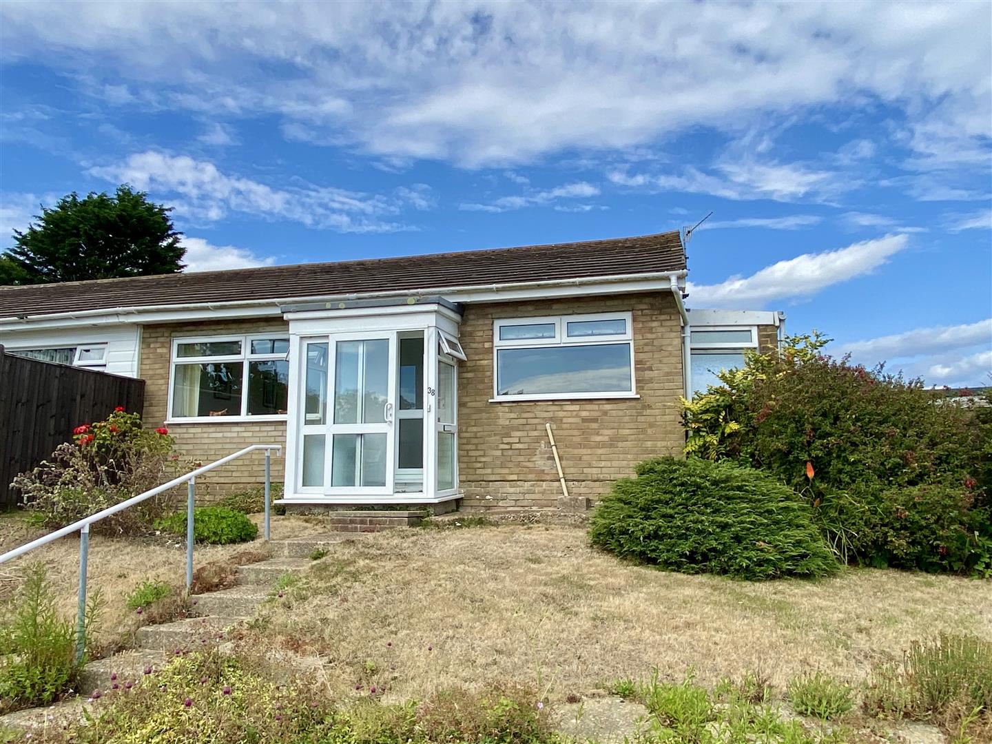 38, Jay Close, Eastbourne photo 3
