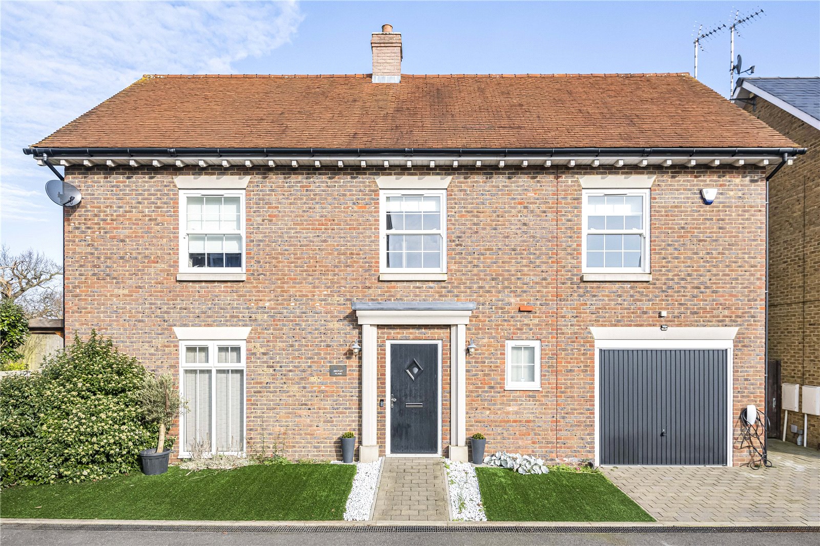 5 bedroom detached house for sale 0