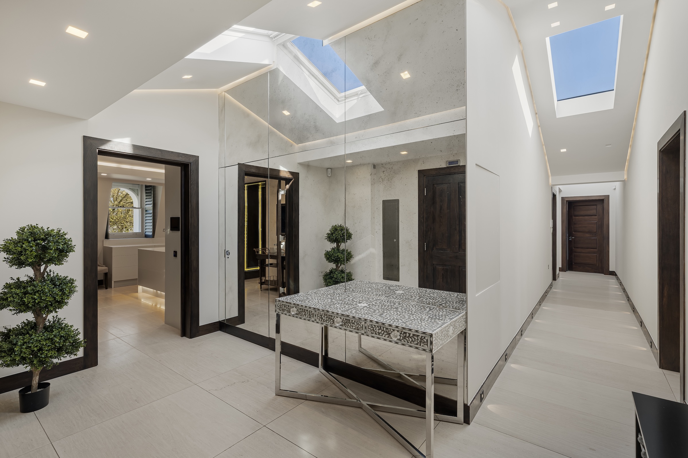 4 bedroom flat for sale 0