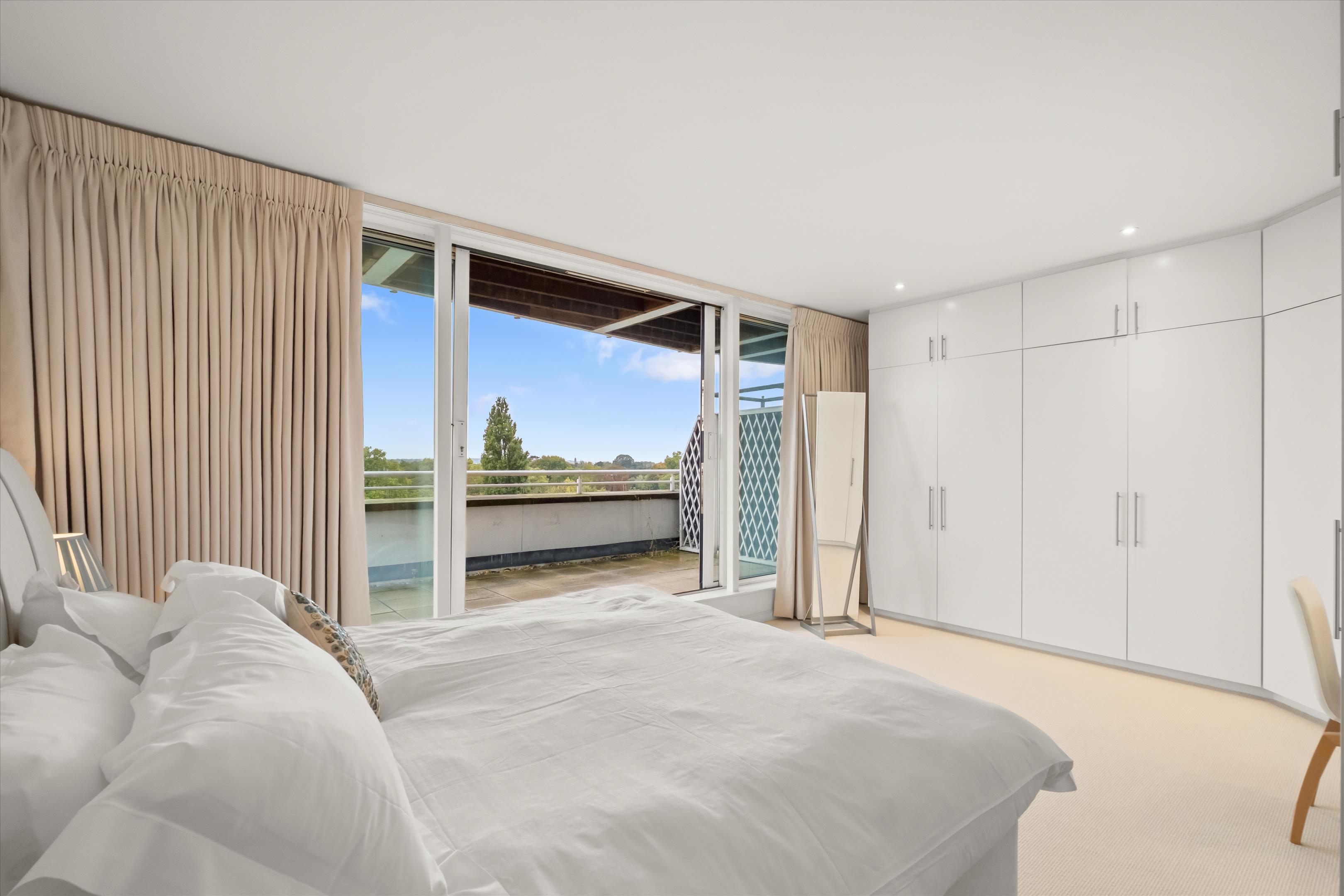 3 bedroom flat for sale 0