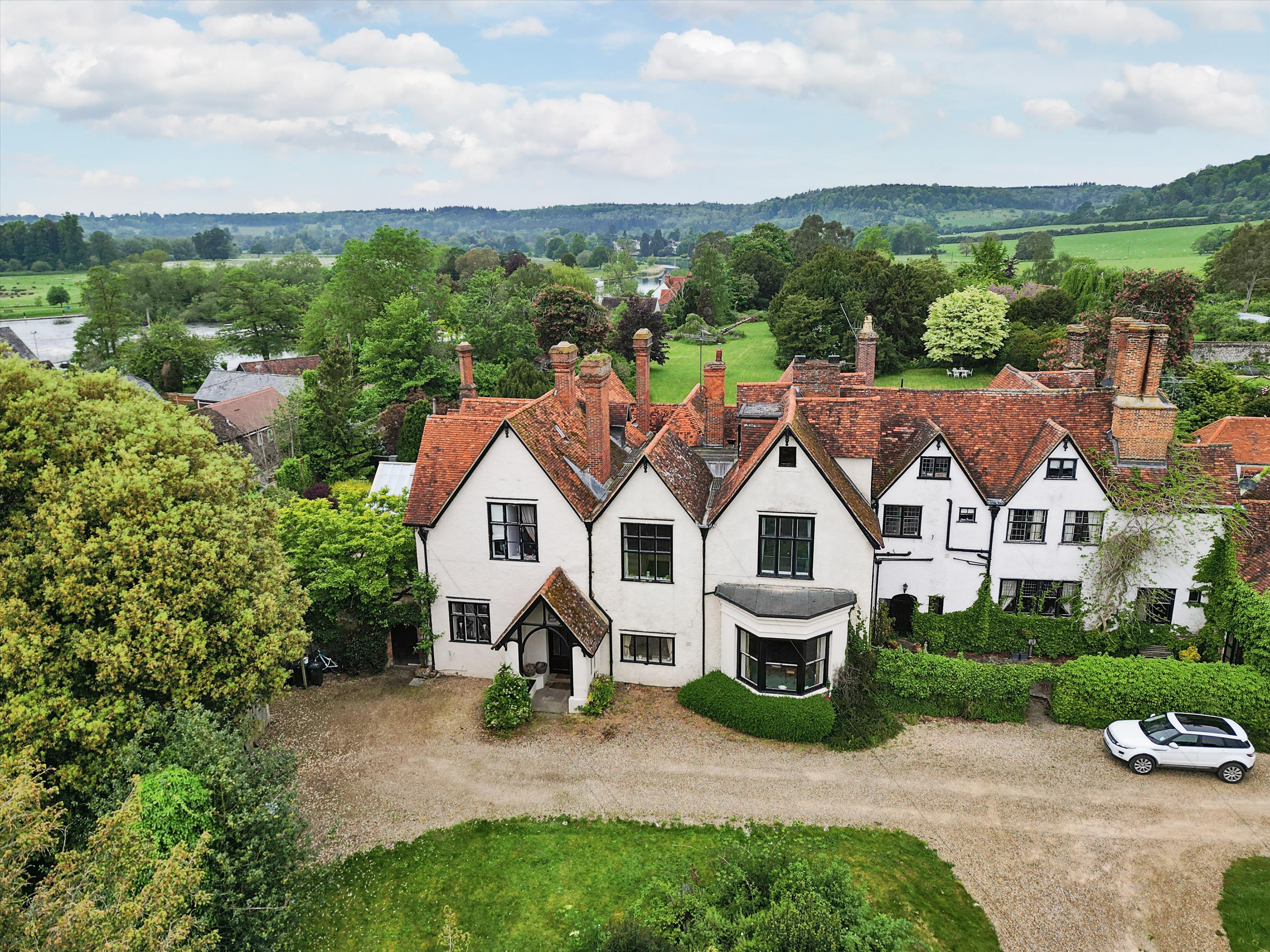6 bedroom detached house for sale in Lymington
