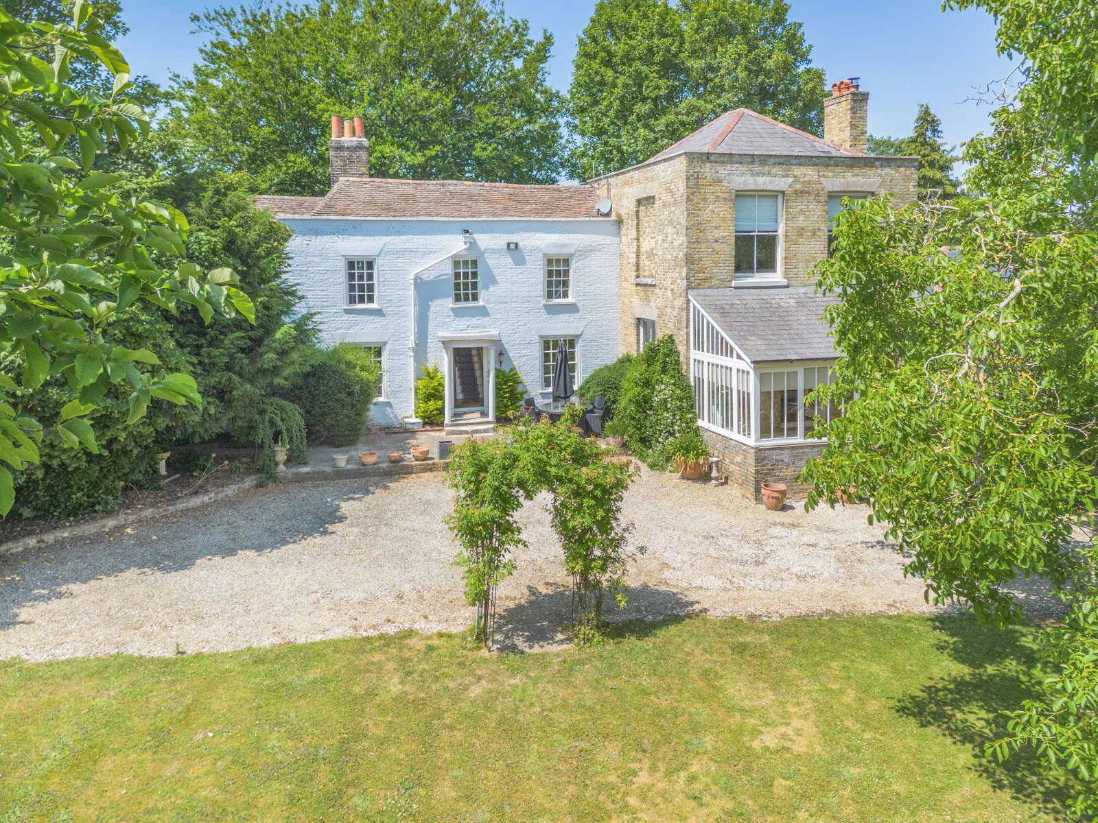 6 bedroom detached house for sale 0