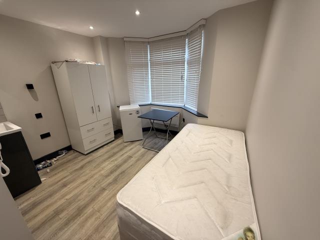 Flat 1, 242, Whitley Wood Road, Reading photo 3