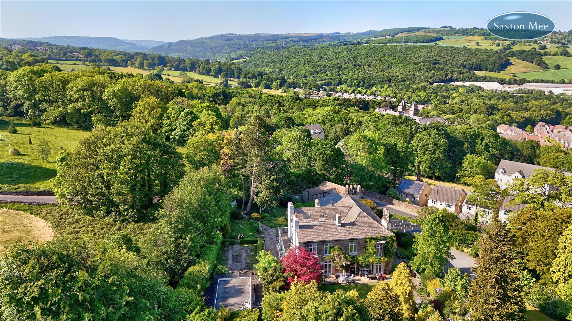 6 bedroom detached house for sale 0