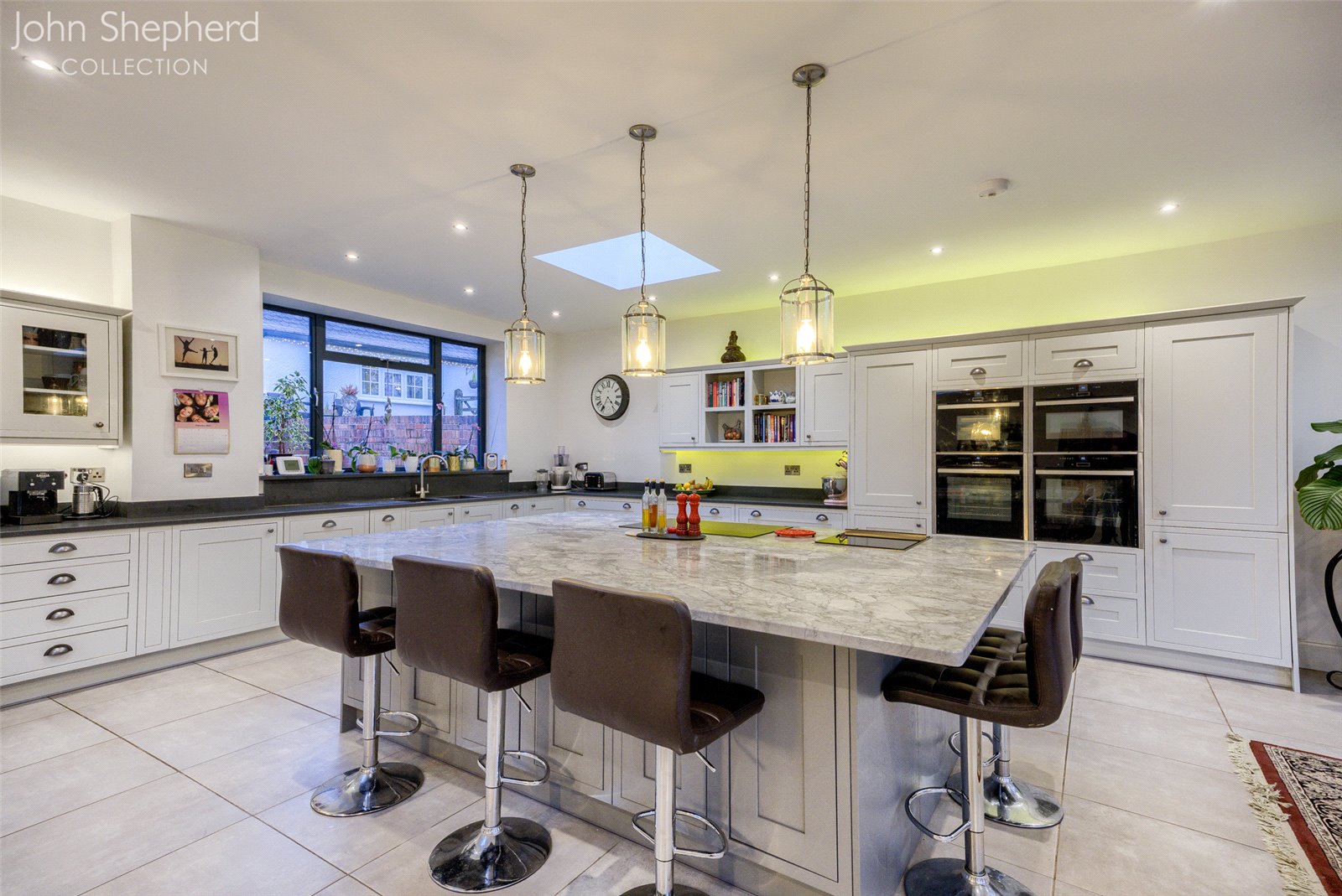 8 bedroom detached house for sale 0