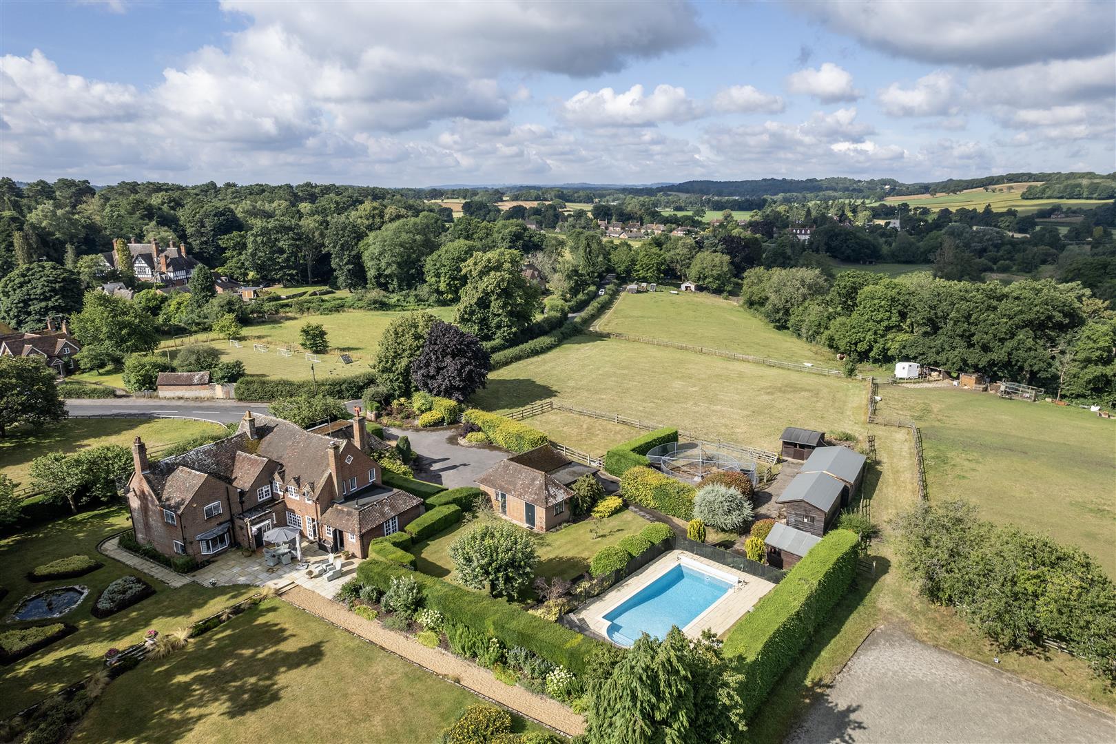 5 bedroom detached house for sale 0