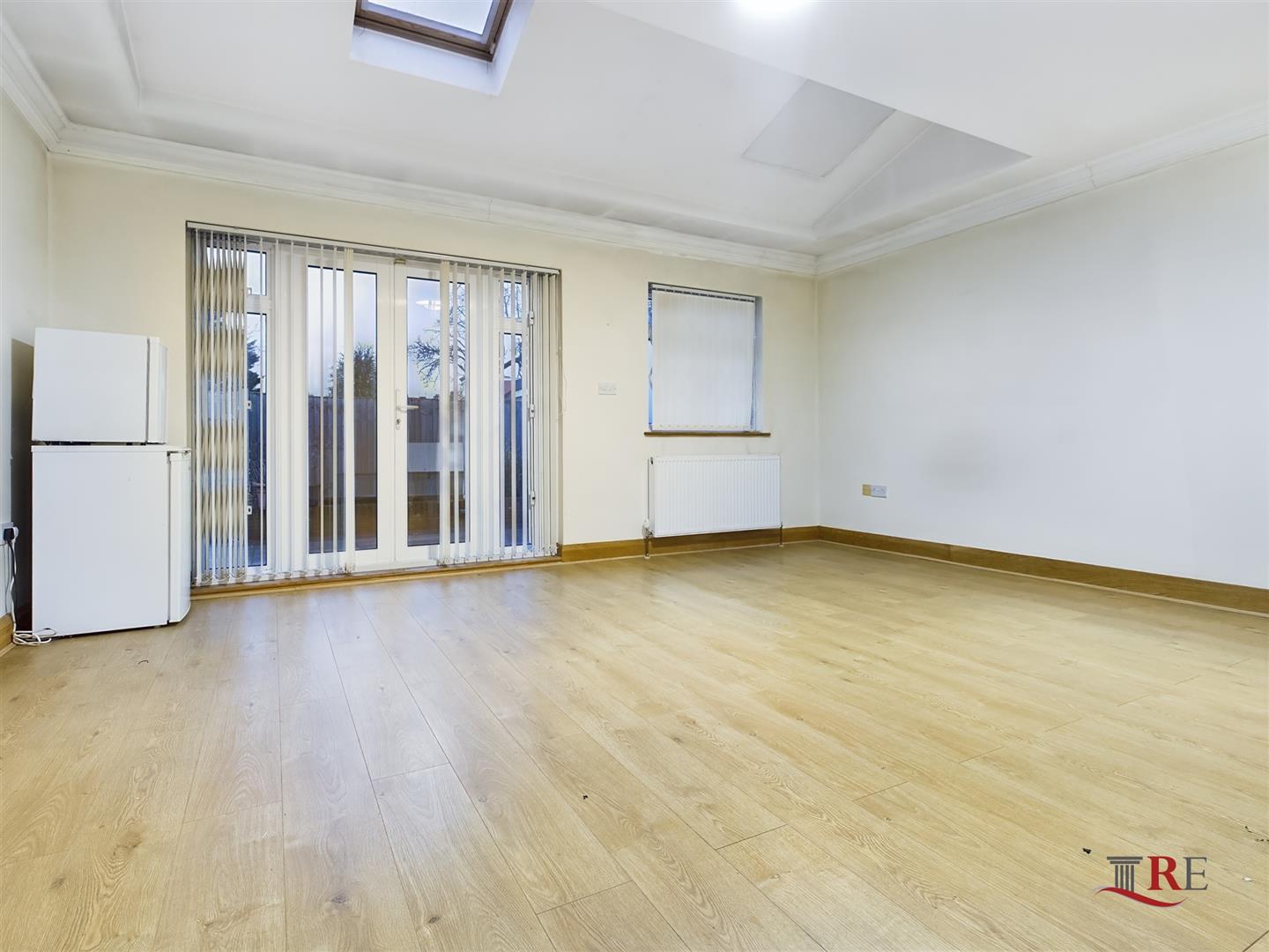 Room 3, 6, Columbia Avenue, Edgware photo 4
