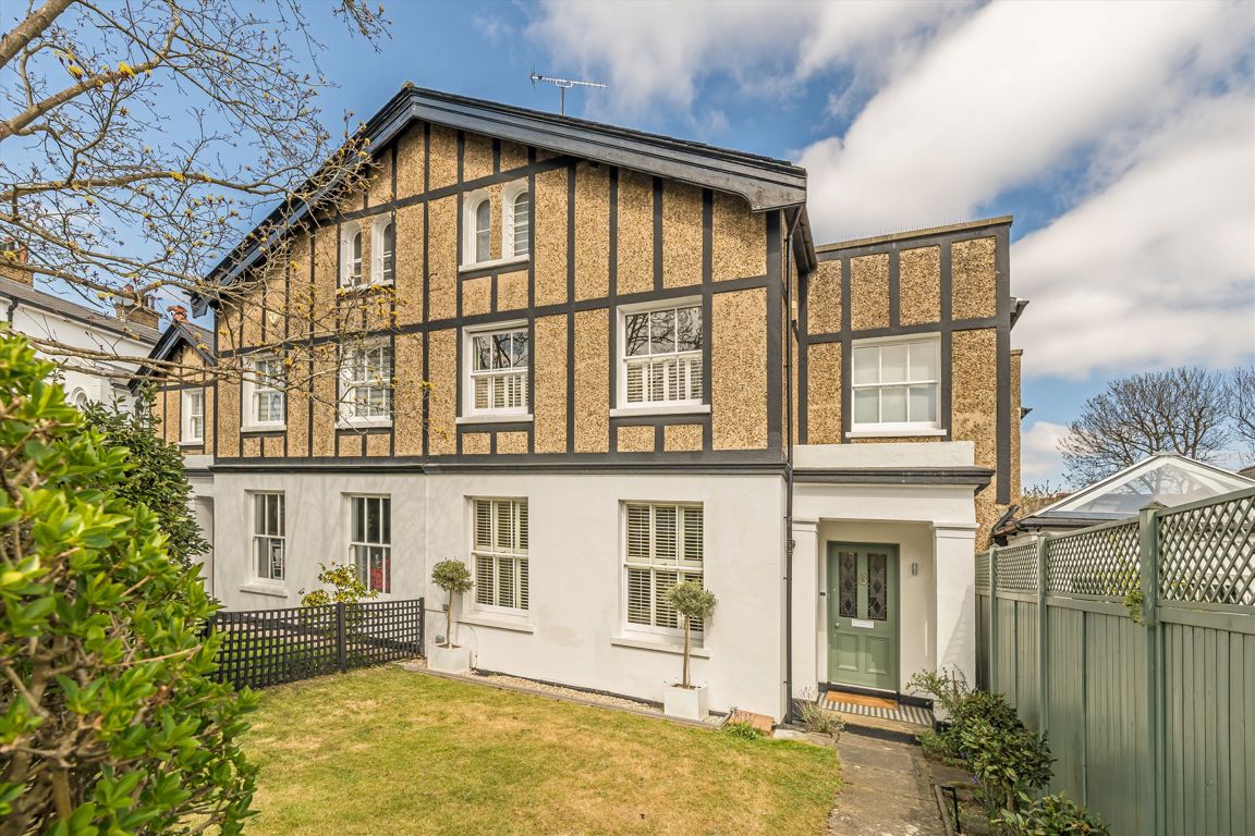 5 bedroom property for sale 0
