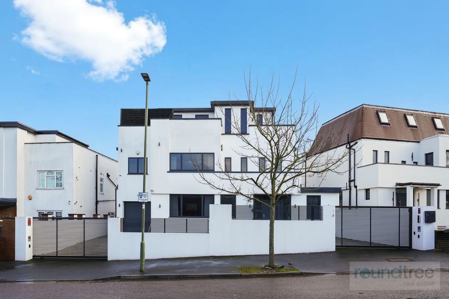 5 bedroom detached house for sale 0