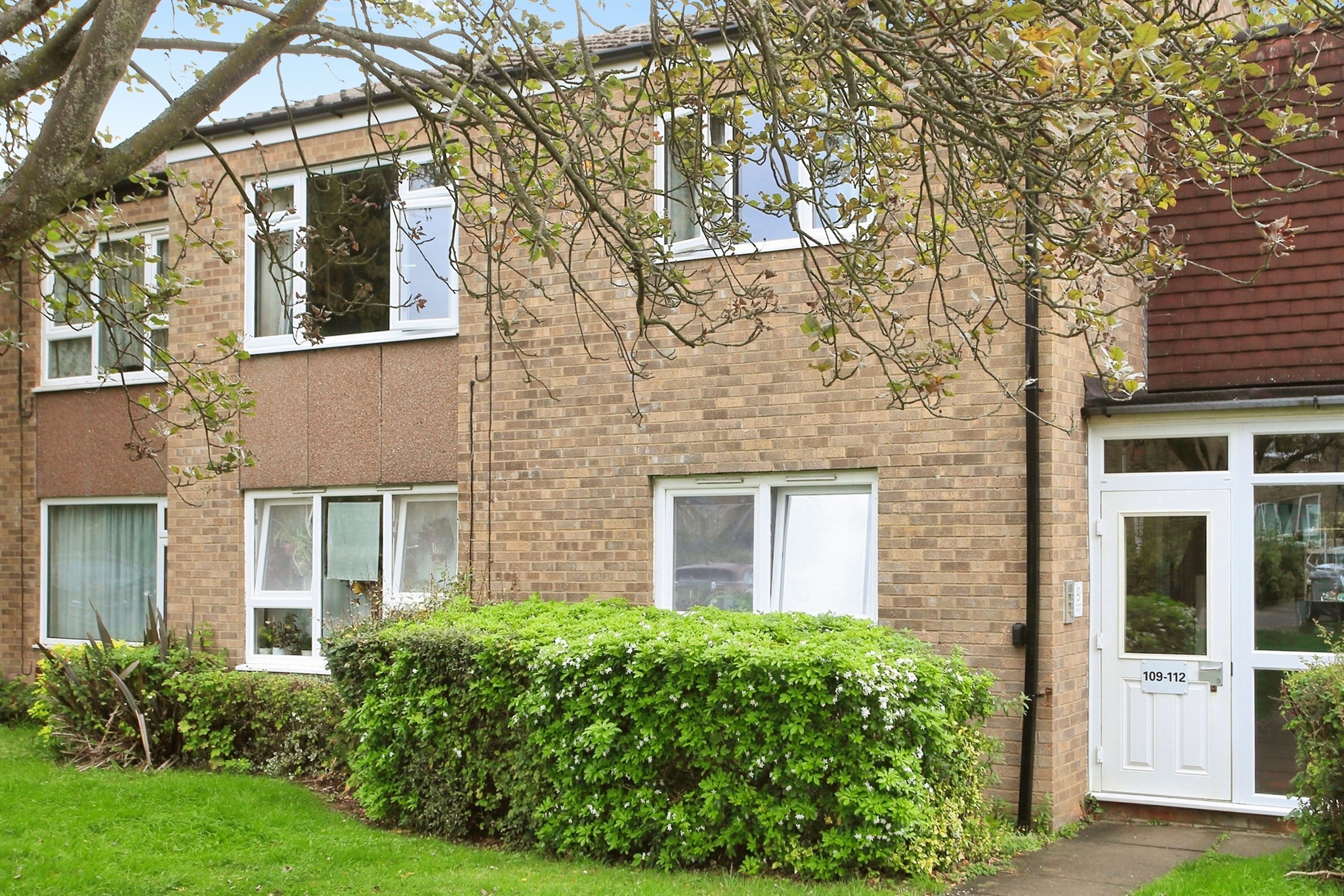 2 bed flat for sale