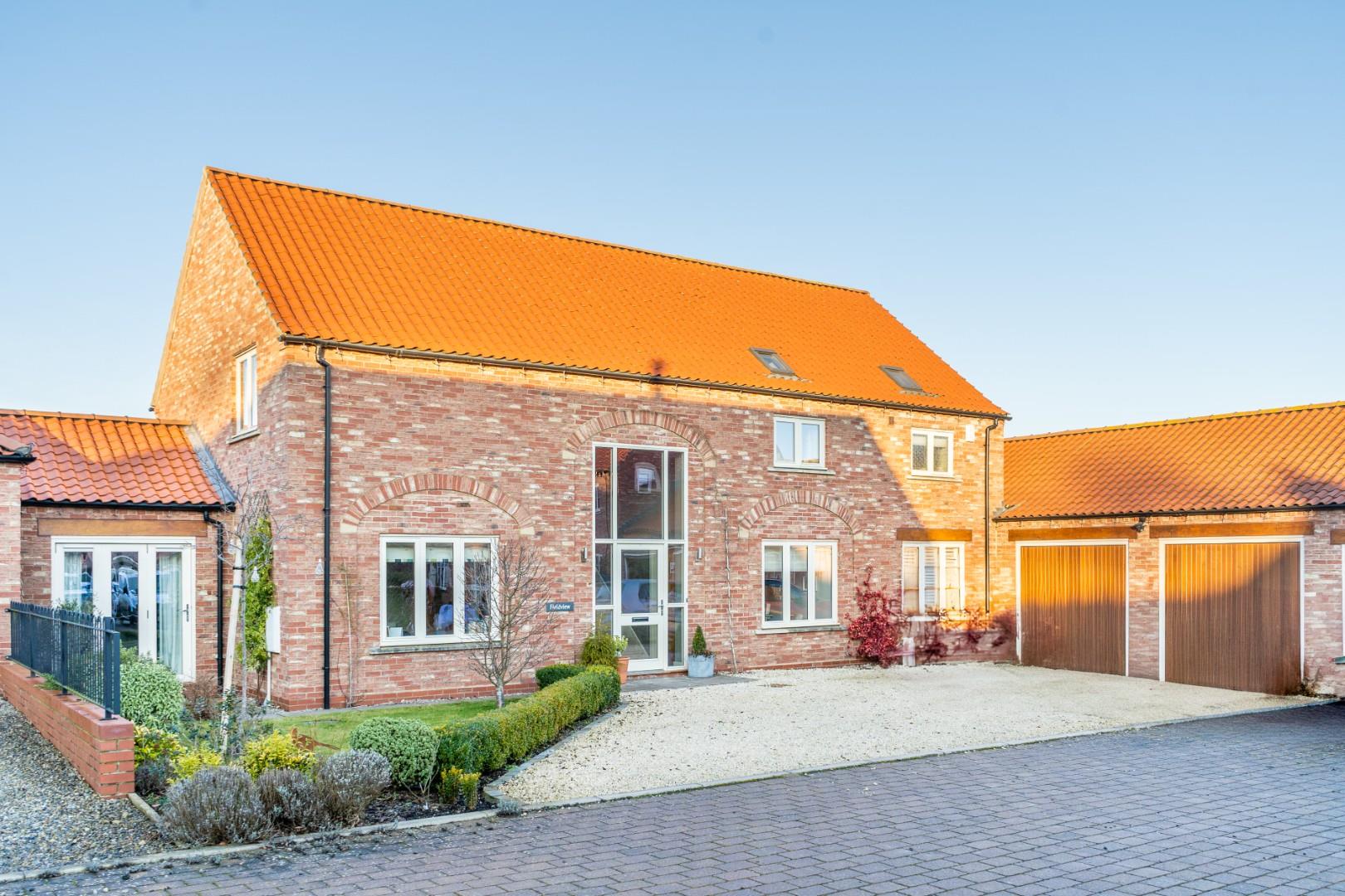 5 bedroom link-detached house for sale 0