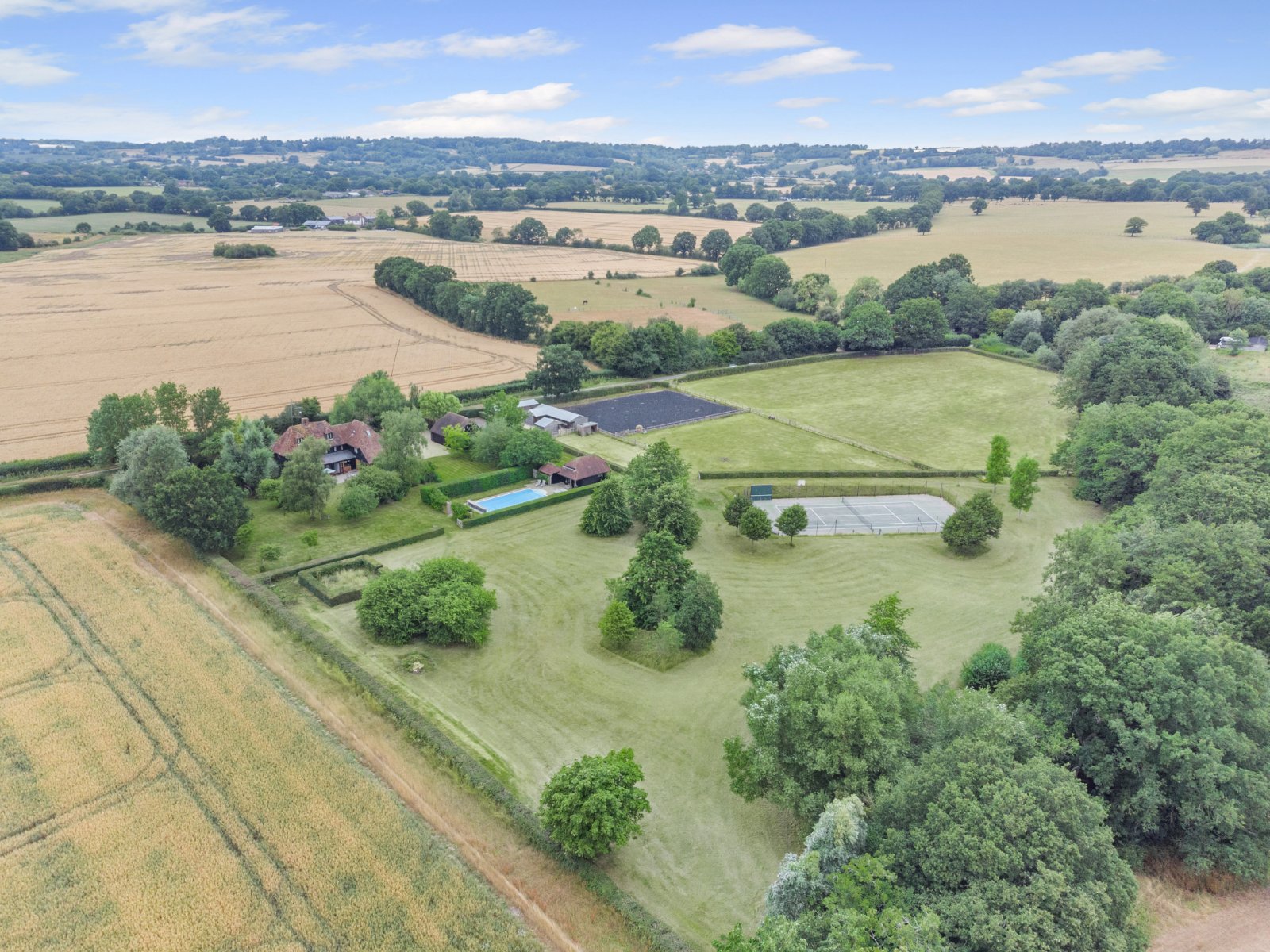 5 bedroom detached house for sale 0