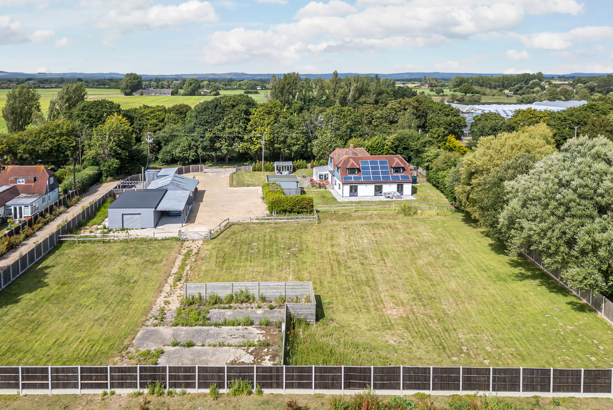 5 bedroom detached house for sale 0