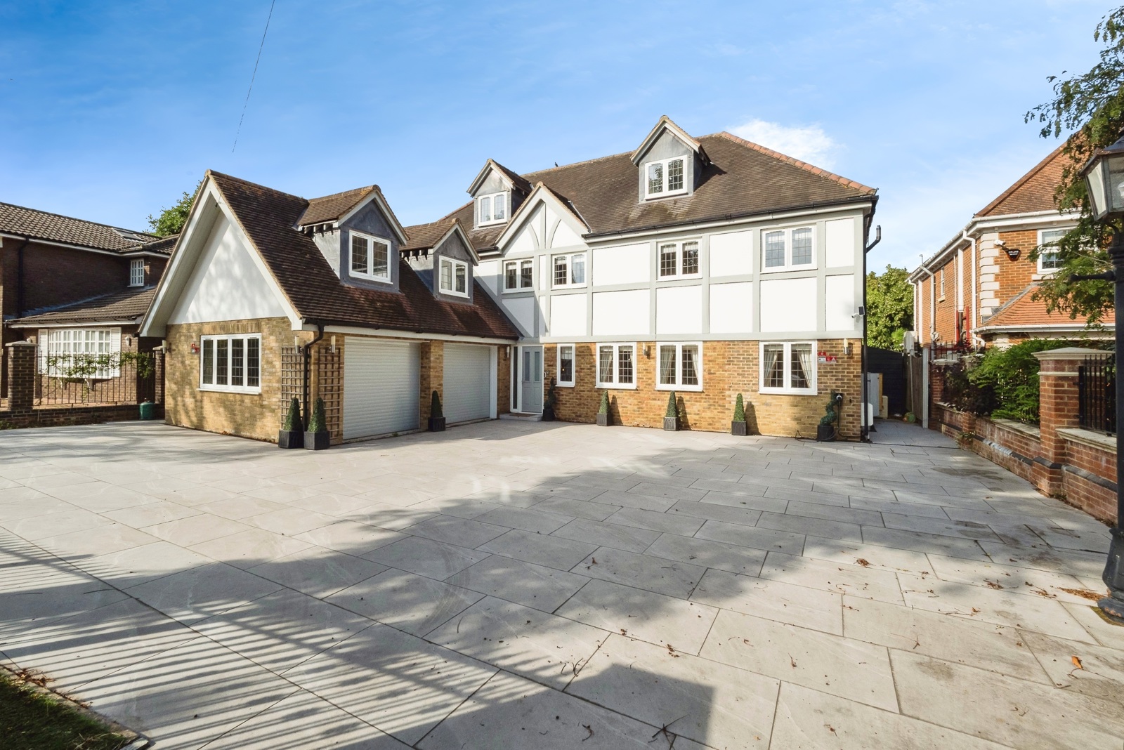 6 bedroom detached house for sale 0