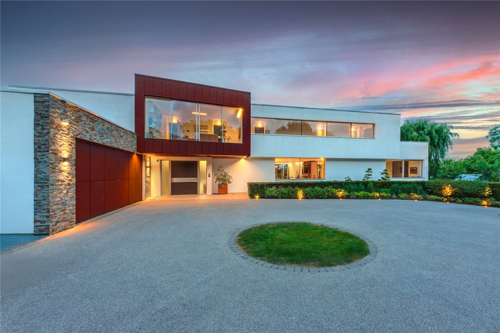 5 bedroom detached house for sale 0