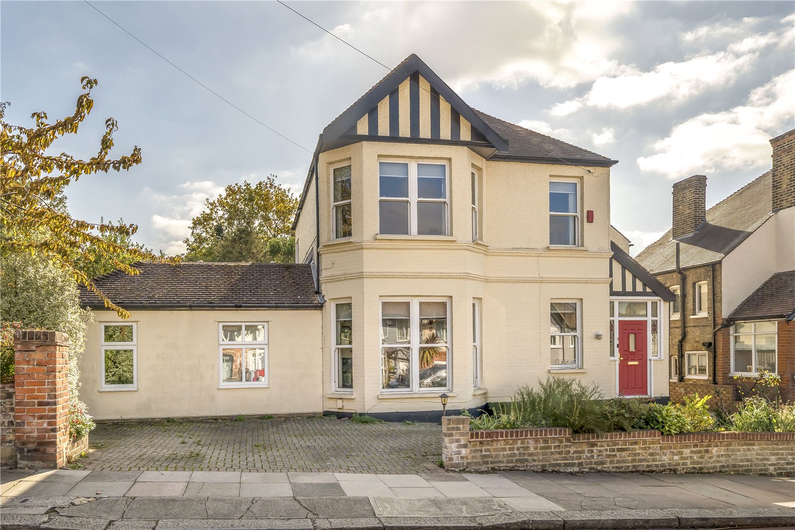 6 bedroom detached house for sale 0