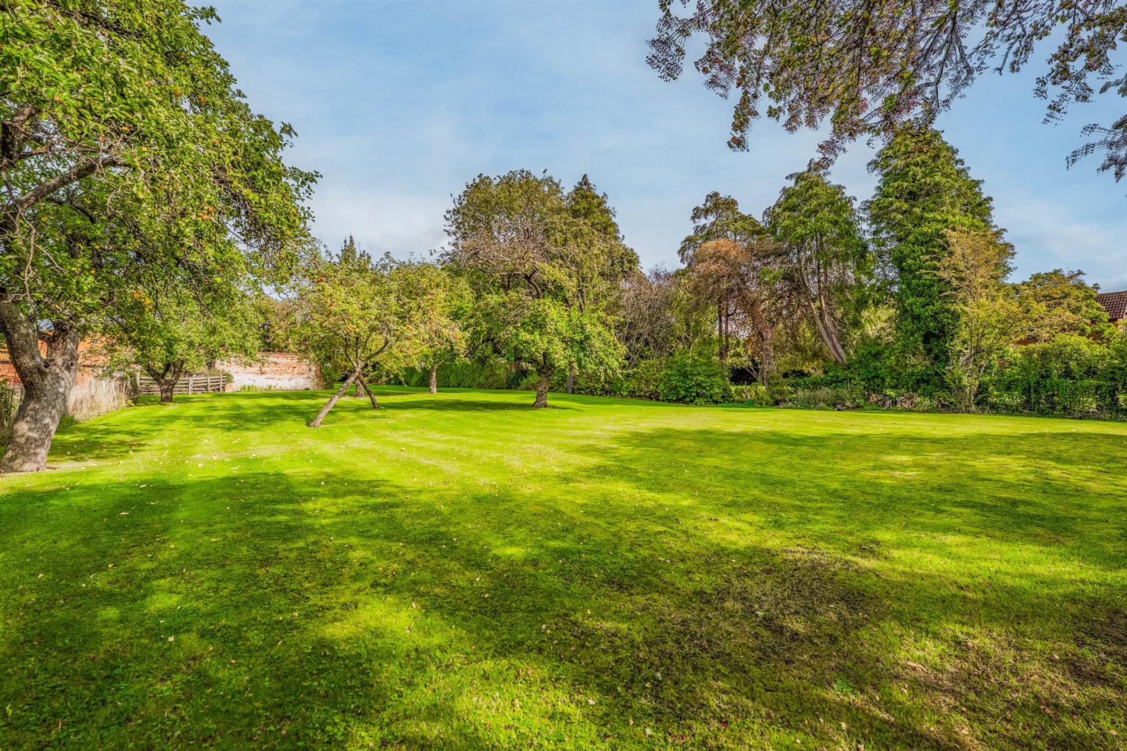 5 bedroom detached house for sale 0