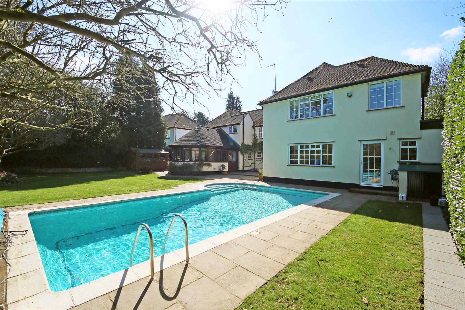 3 bedroom flat for sale