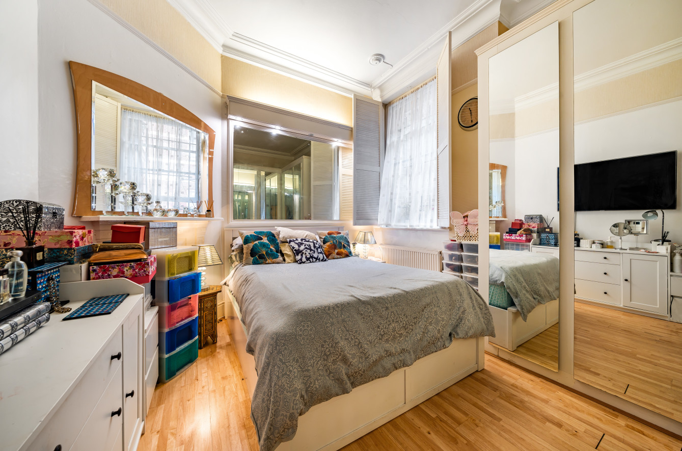 4 bedroom flat for sale 0