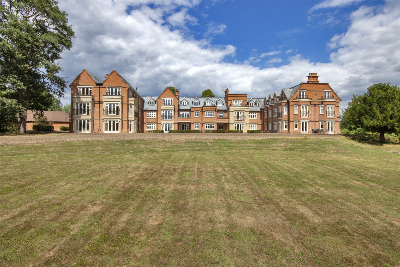 3 bedroom flat for sale