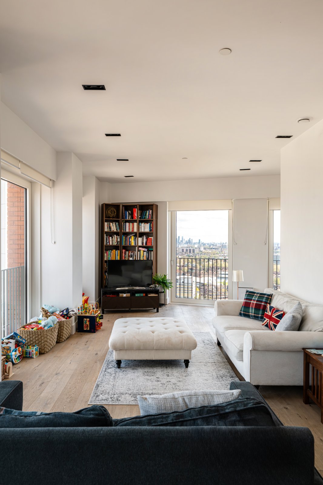 3 bedroom flat for sale 0