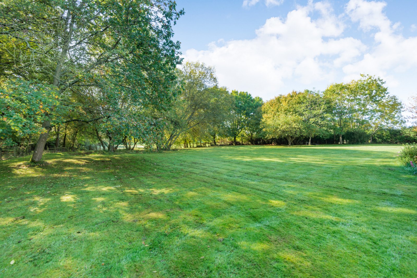 Photos of Park Corner, Hillside, Odiham, Hampshire RG29 - 62768934 ...